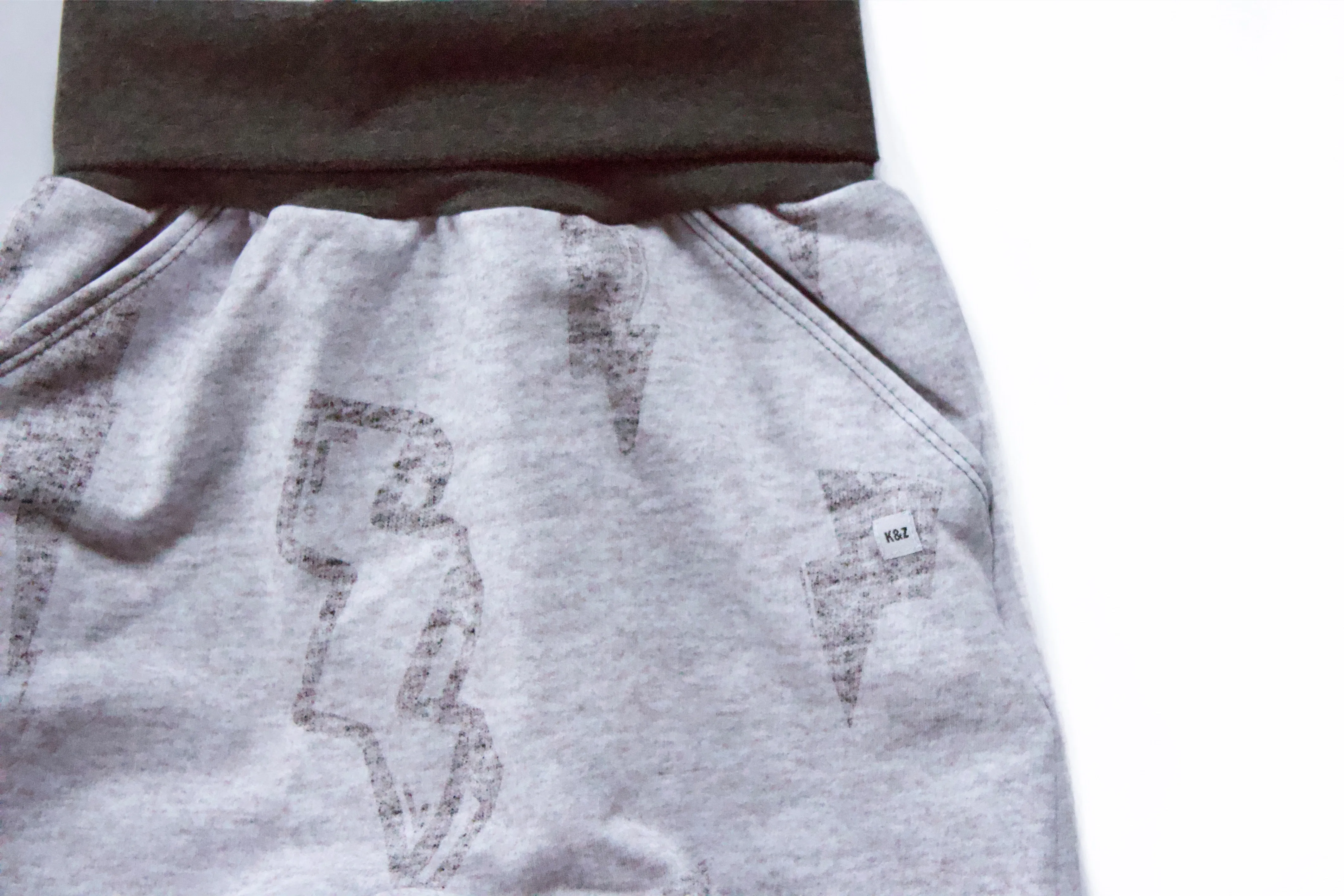 3-6y Light Grey Lightning Outfit - Grow With Me