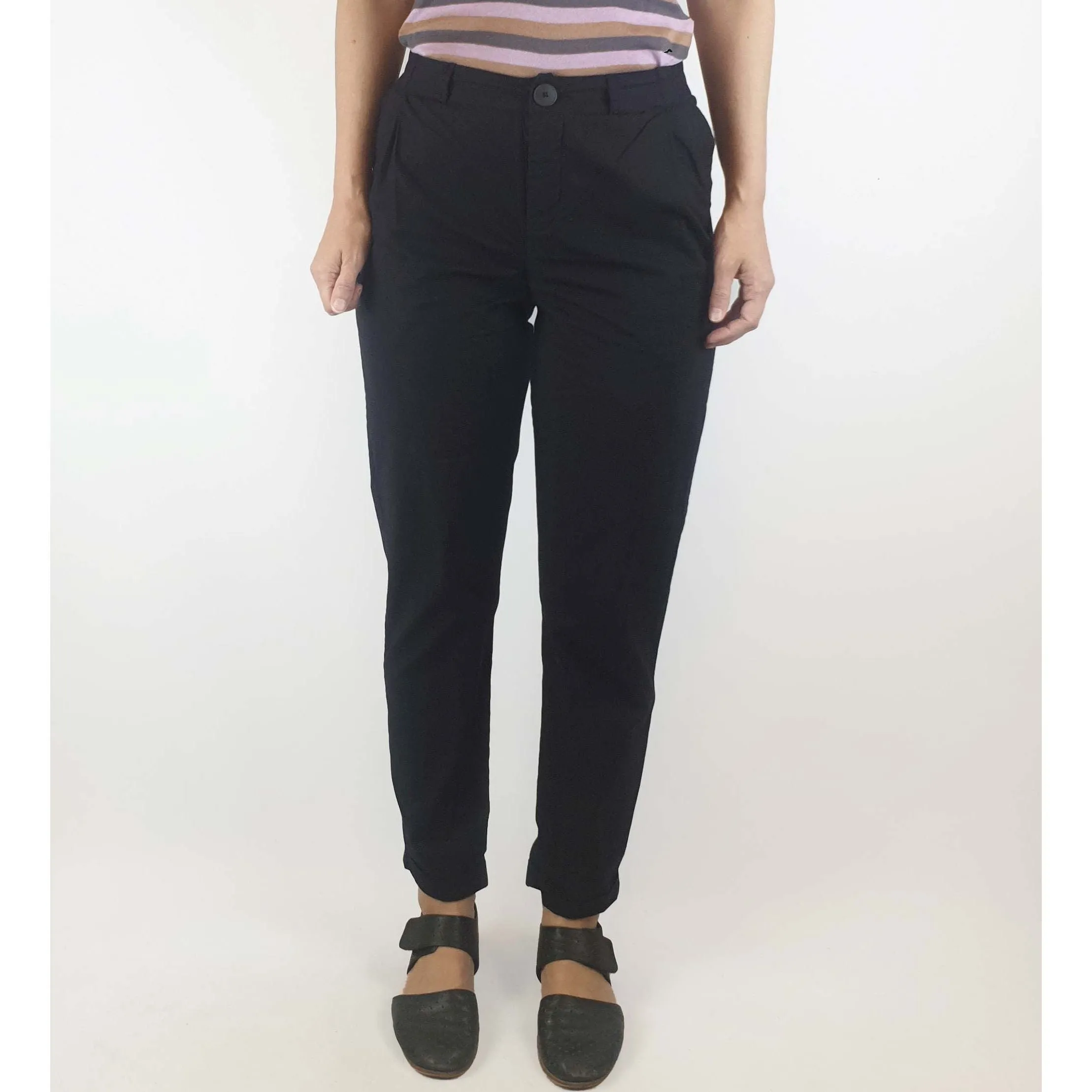 Kowtow preloved black cotton straight leg pants size XS (best fits size 8)