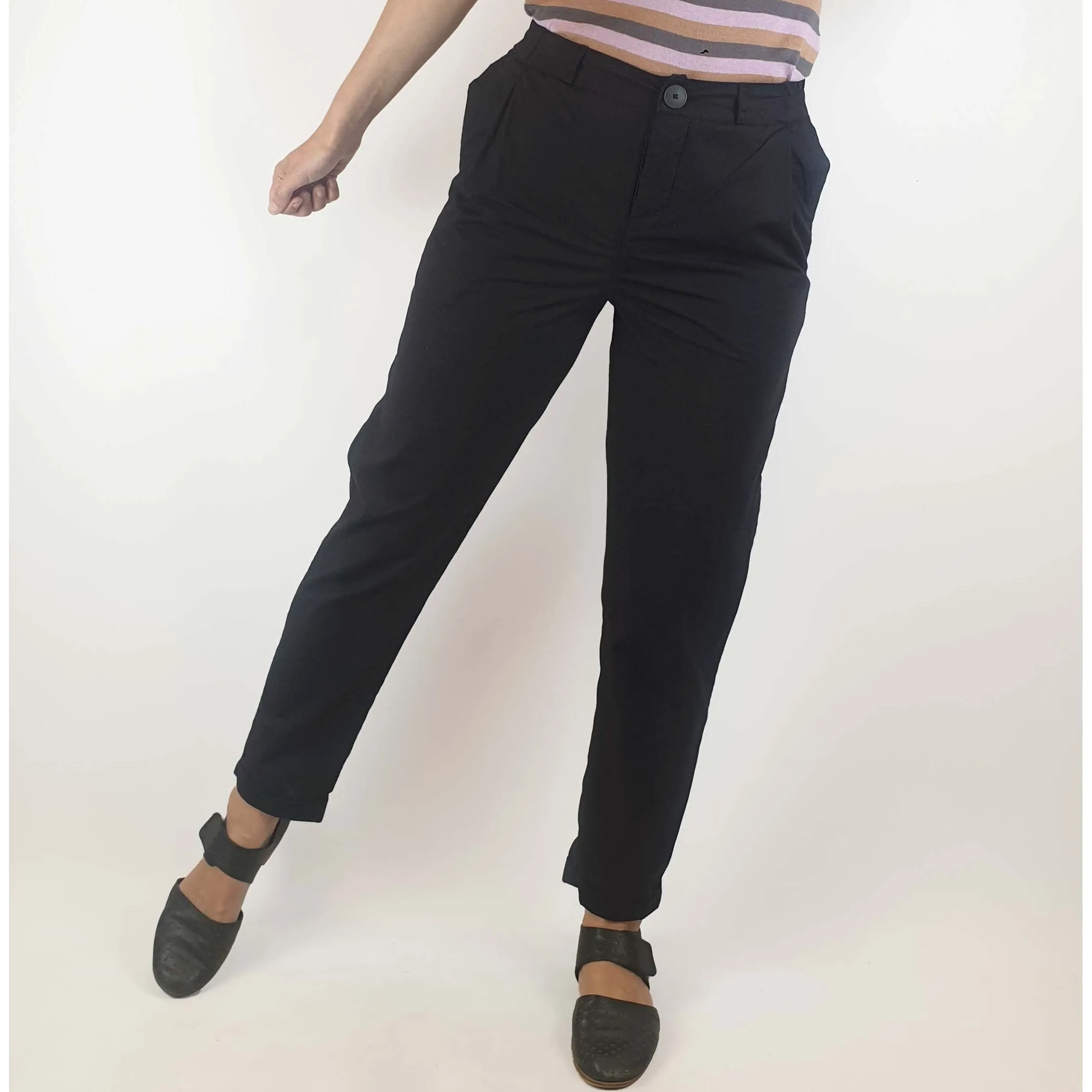 Kowtow preloved black cotton straight leg pants size XS (best fits size 8)