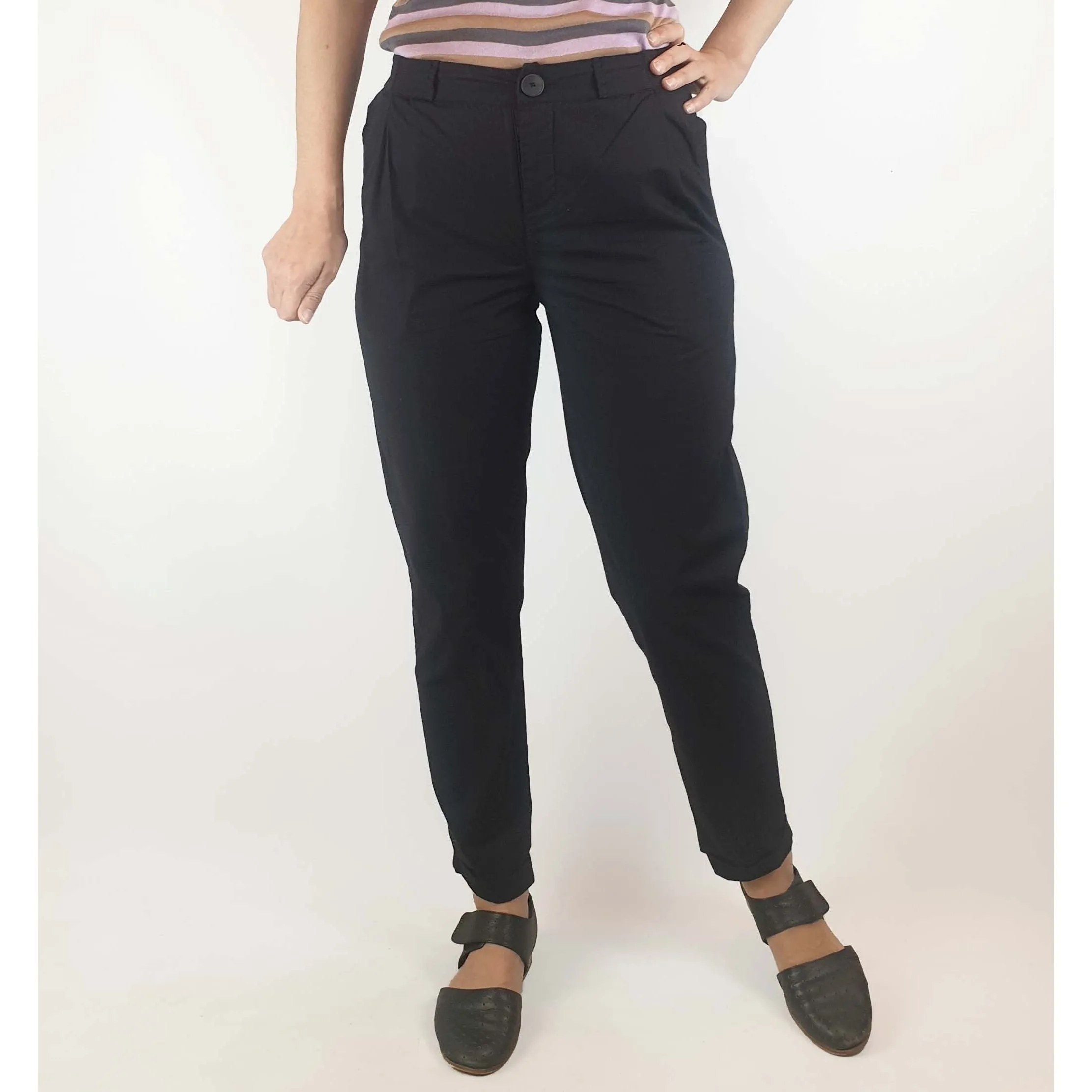 Kowtow preloved black cotton straight leg pants size XS (best fits size 8)