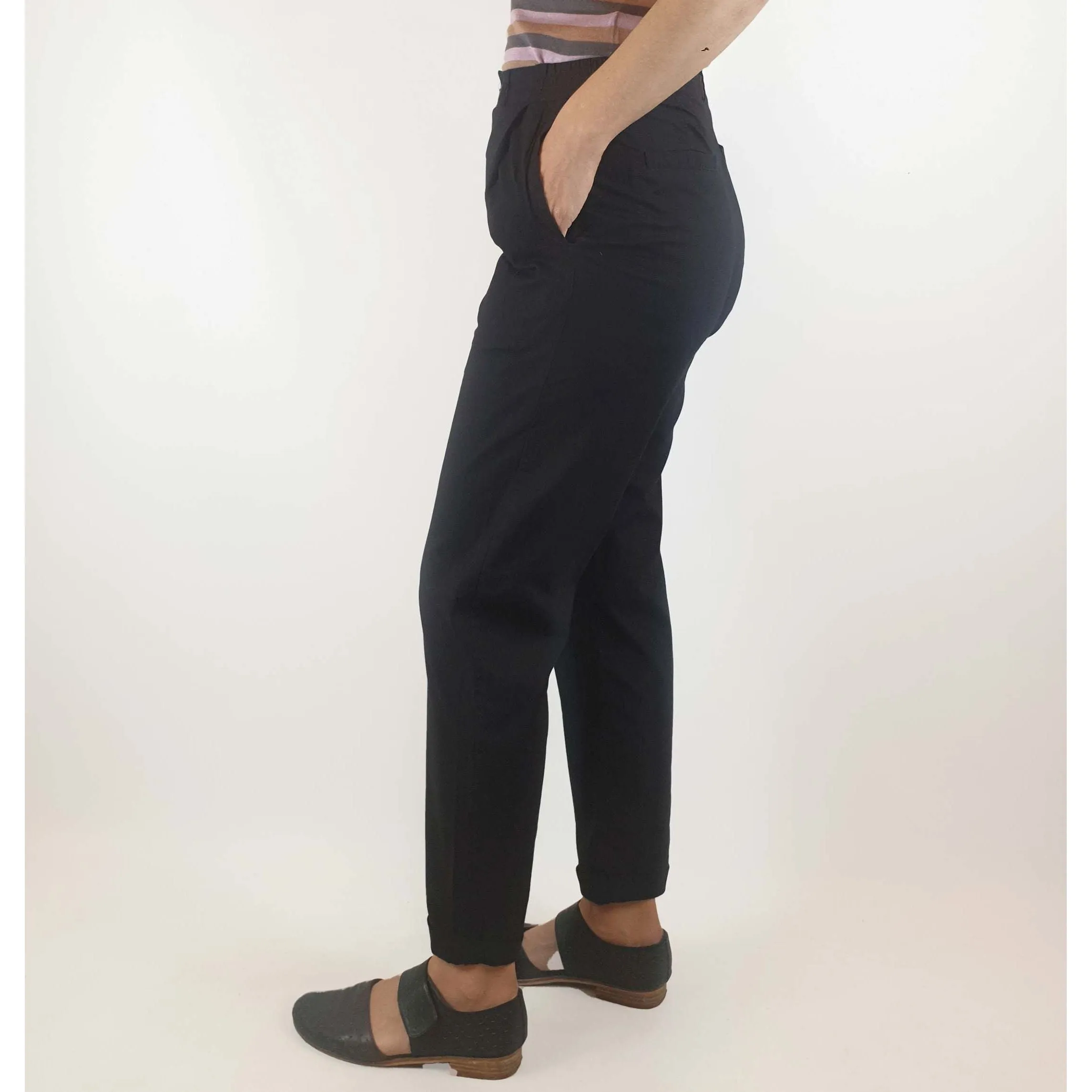 Kowtow preloved black cotton straight leg pants size XS (best fits size 8)