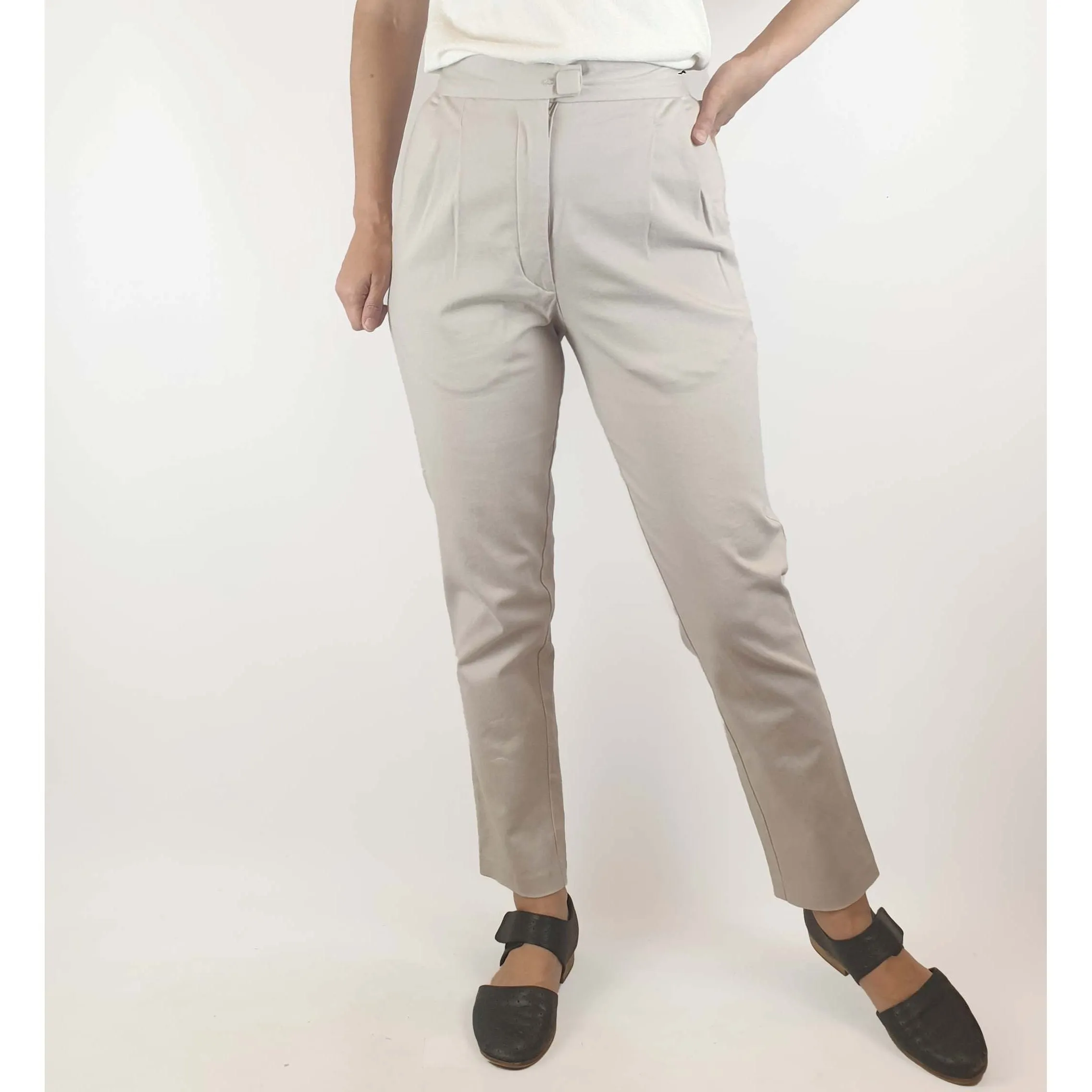 Kuwaii preloved "magic pants" in light grey size 6 (fits size 6-8)