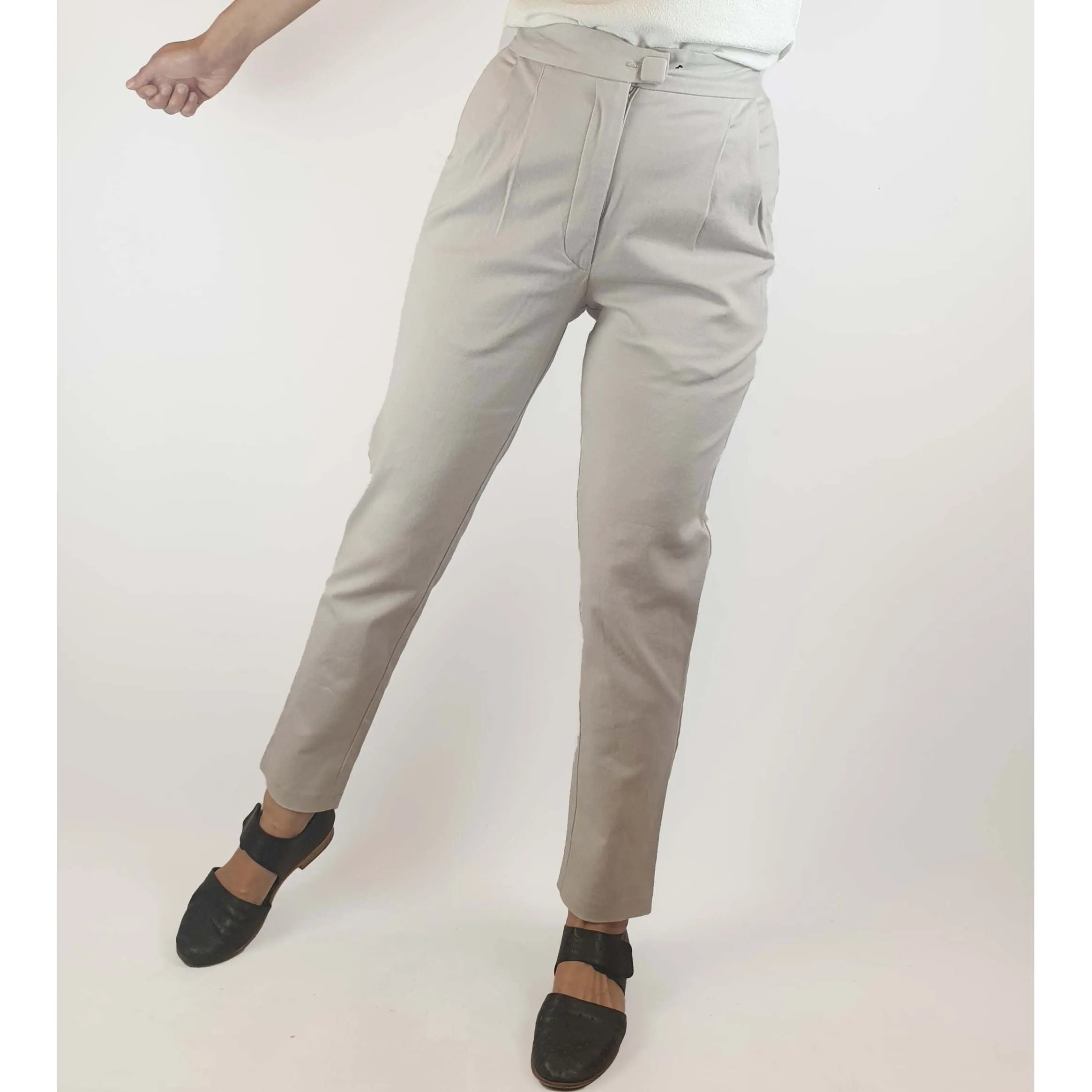 Kuwaii preloved "magic pants" in light grey size 6 (fits size 6-8)