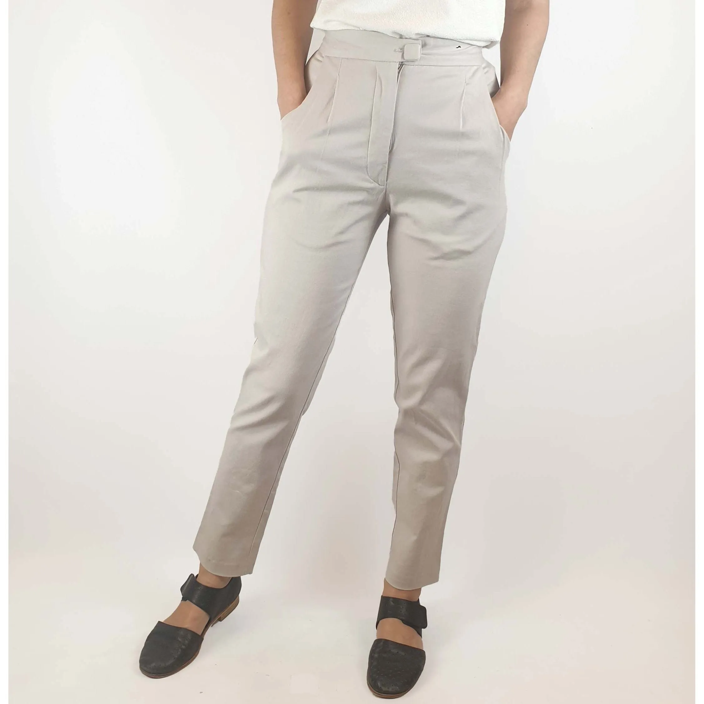 Kuwaii preloved "magic pants" in light grey size 6 (fits size 6-8)