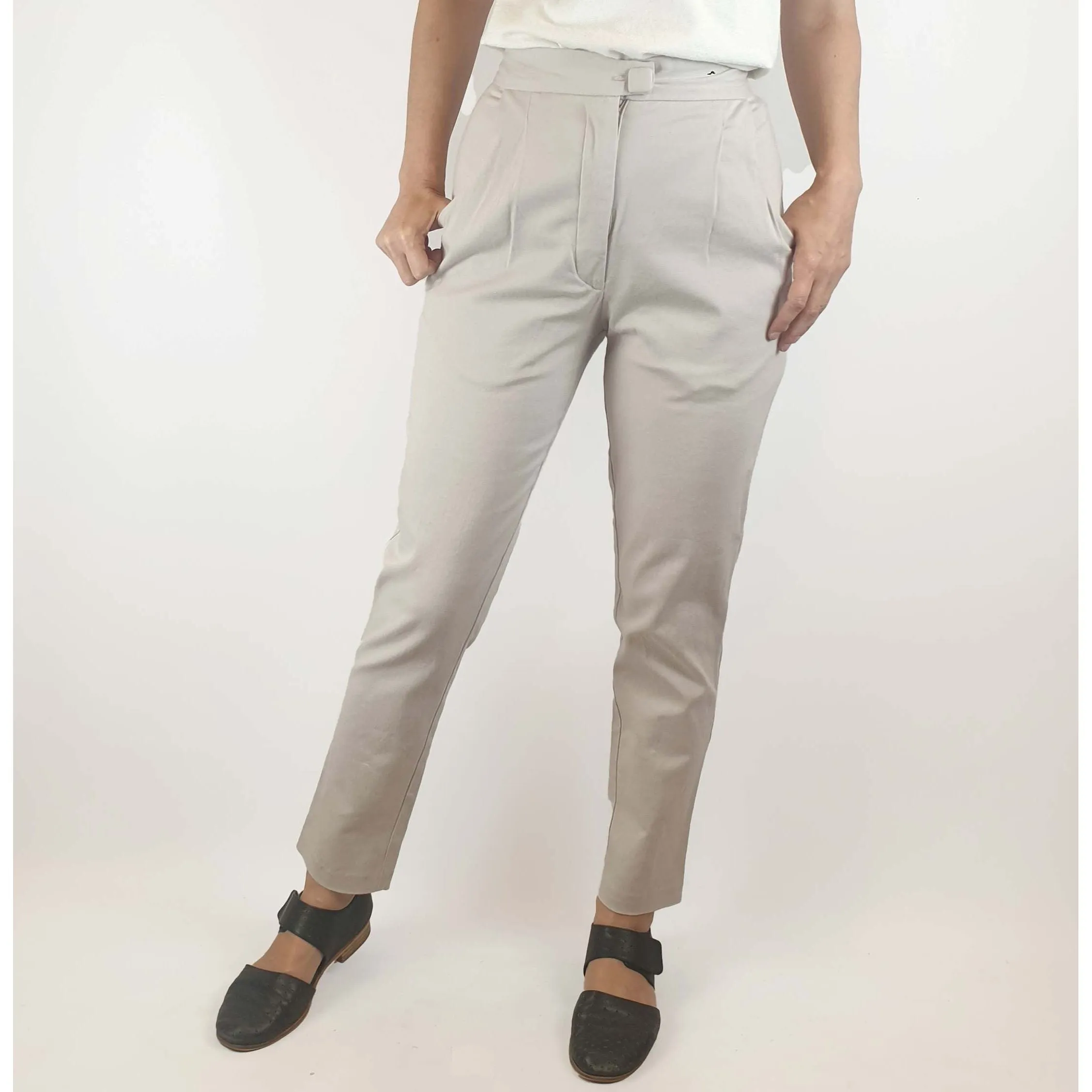 Kuwaii preloved "magic pants" in light grey size 6 (fits size 6-8)