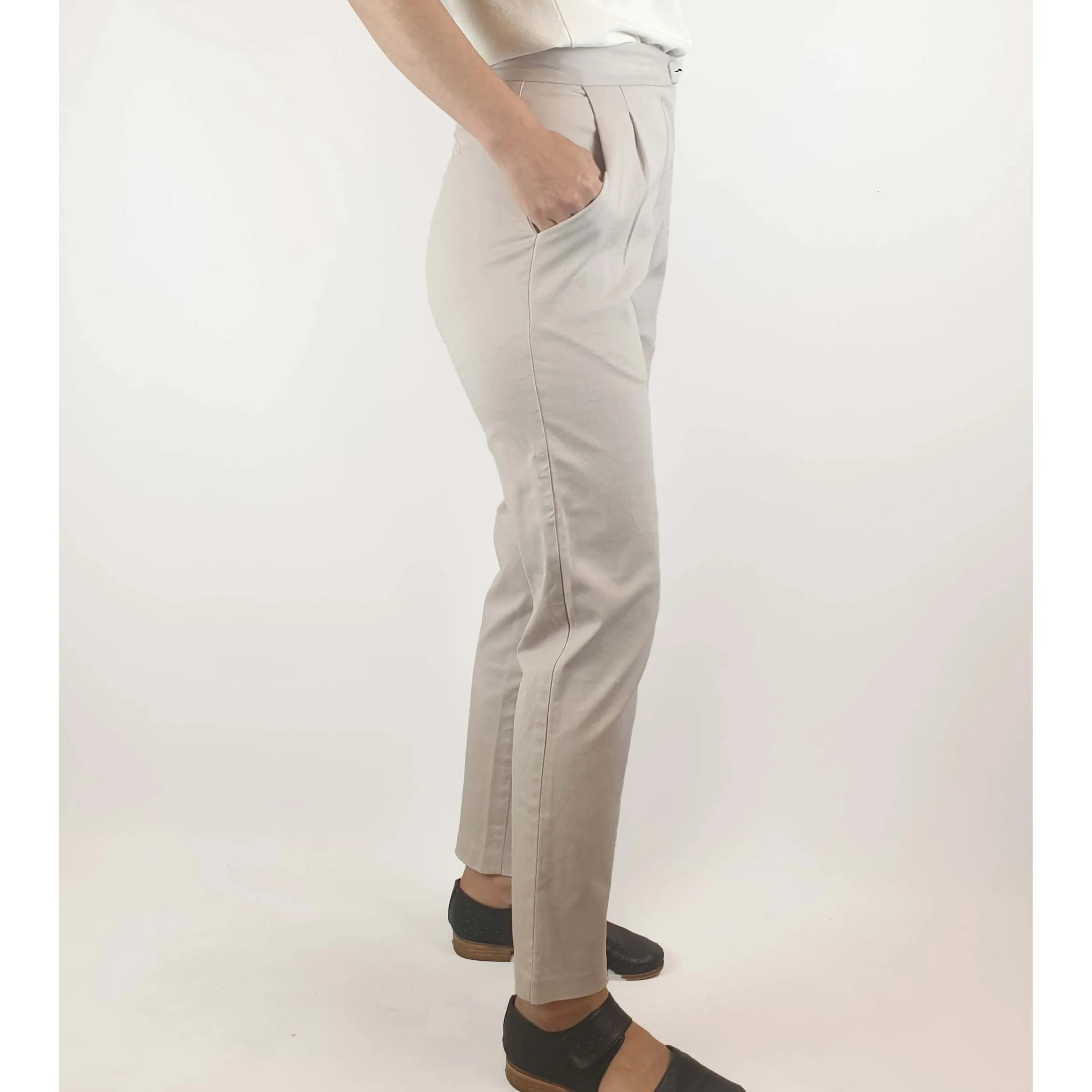 Kuwaii preloved "magic pants" in light grey size 6 (fits size 6-8)