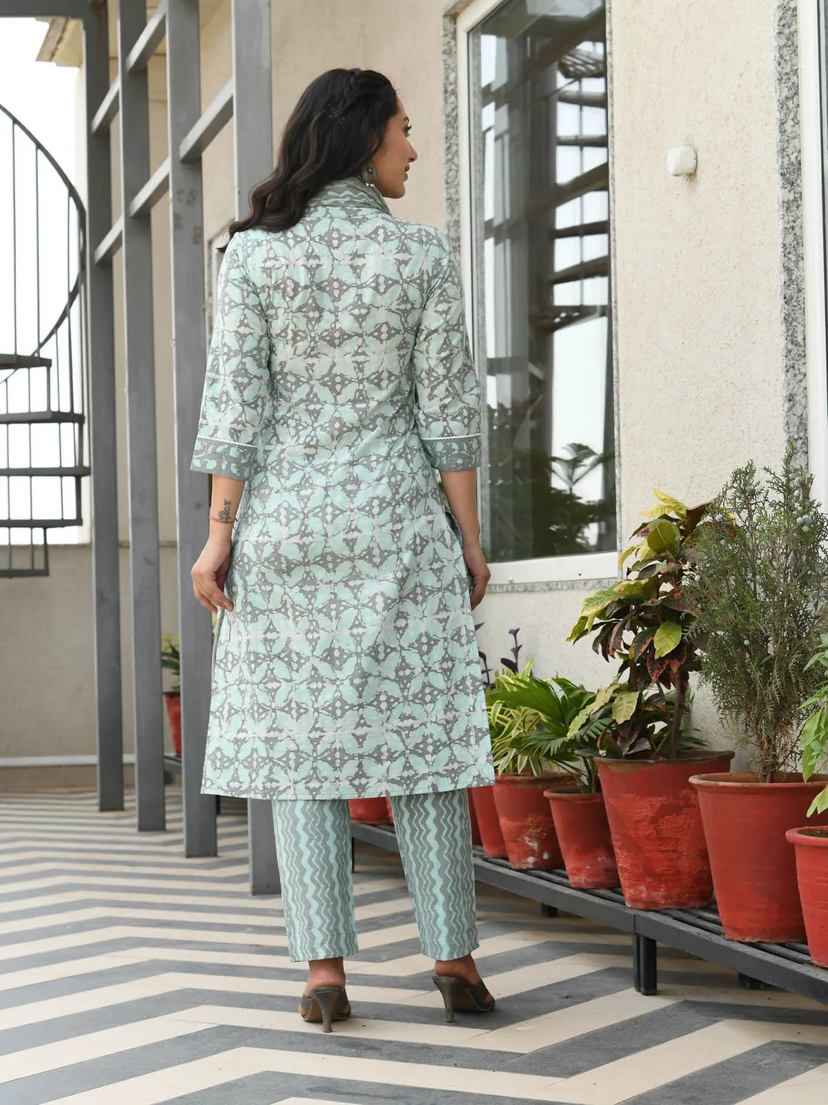 MULMUL MEDH BLOCK PRINTED KURTA-PANTS & DUPATTA SET
