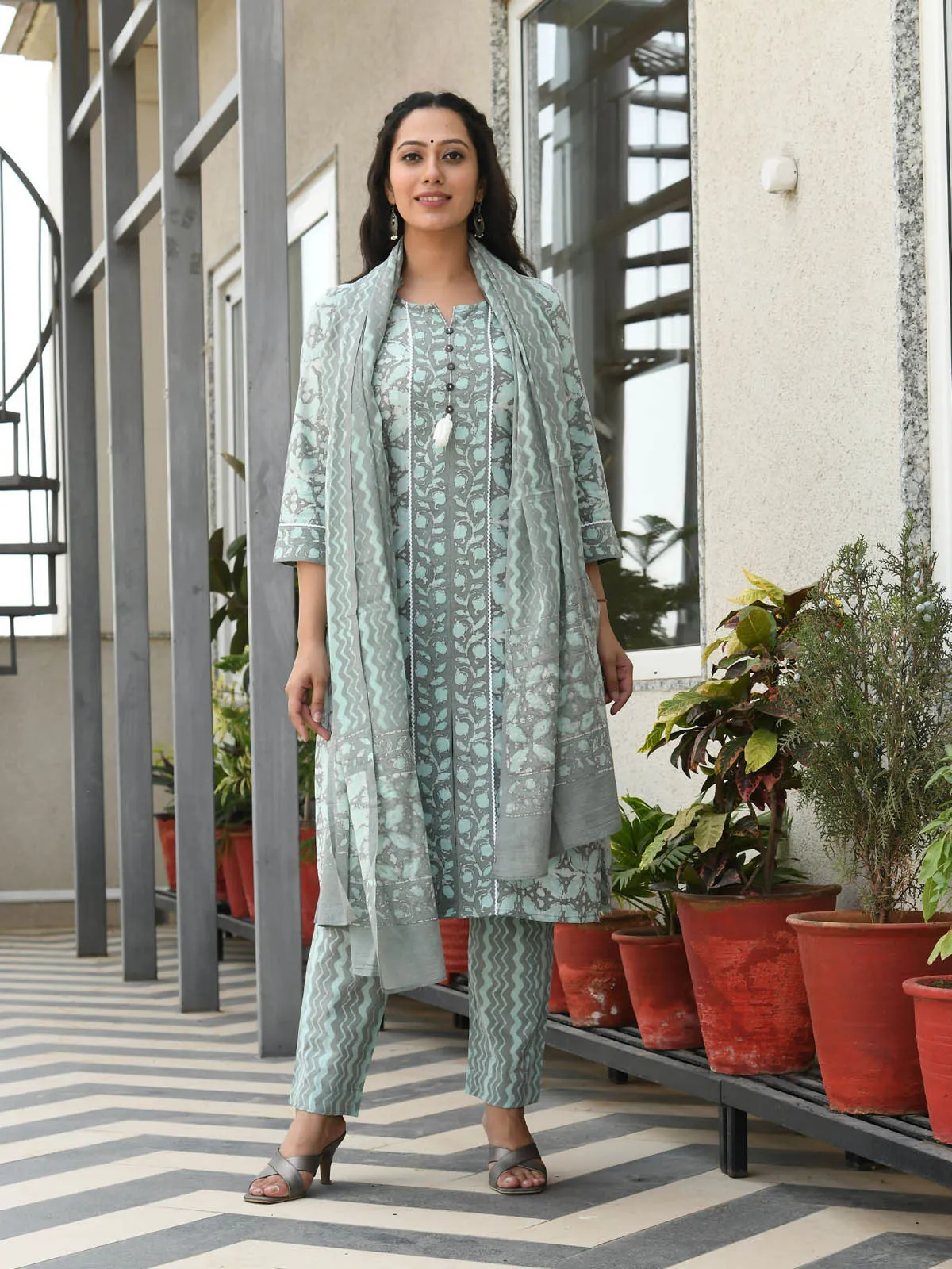 MULMUL MEDH BLOCK PRINTED KURTA-PANTS & DUPATTA SET